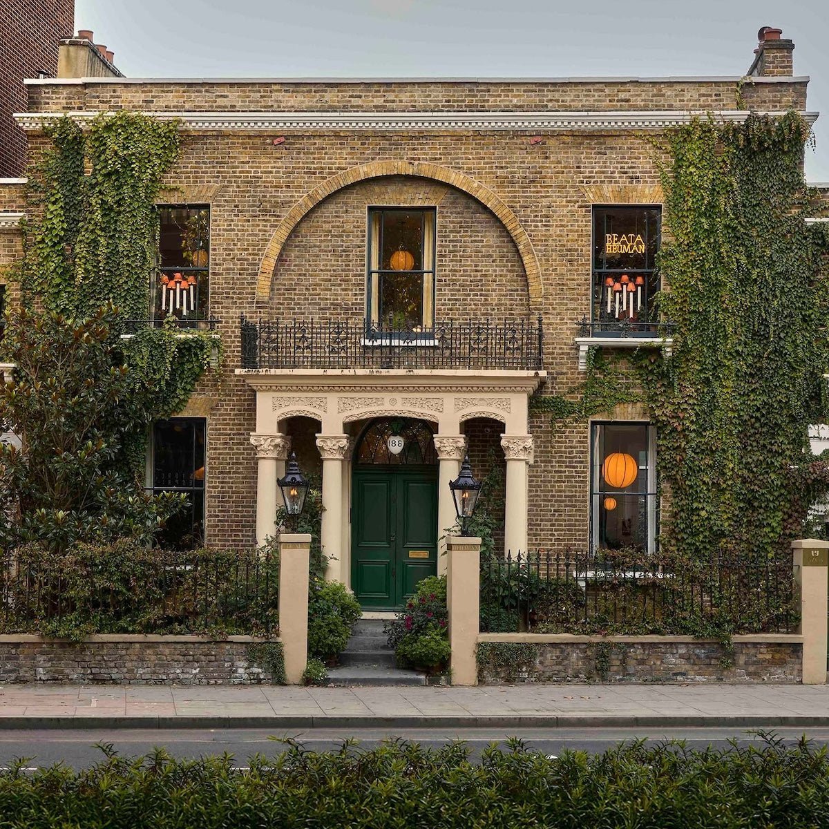 188 HAMMERSMITH ROAD, LONDON | BEATA HEUMAN HQ | SOCKETS & SWITCHES SU ...