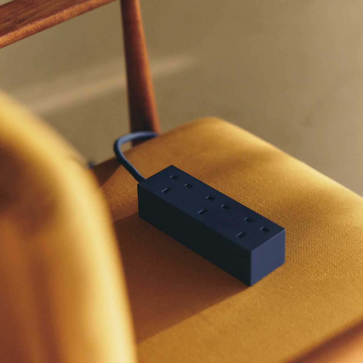 PEDESTAL UK 2 METER POWER BAR ULTRAMARINE
