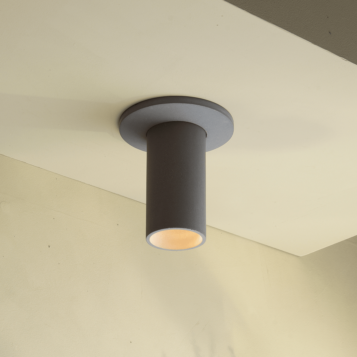 CONCRETE SHORT FIXED SPOT LIGHT - DYKE & DEAN