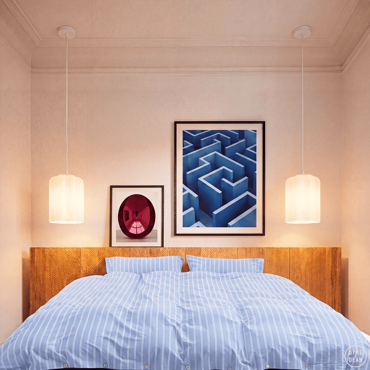 DECO OPALINE RETRACTABLE CORD LIGHT - DYKE & DEAN