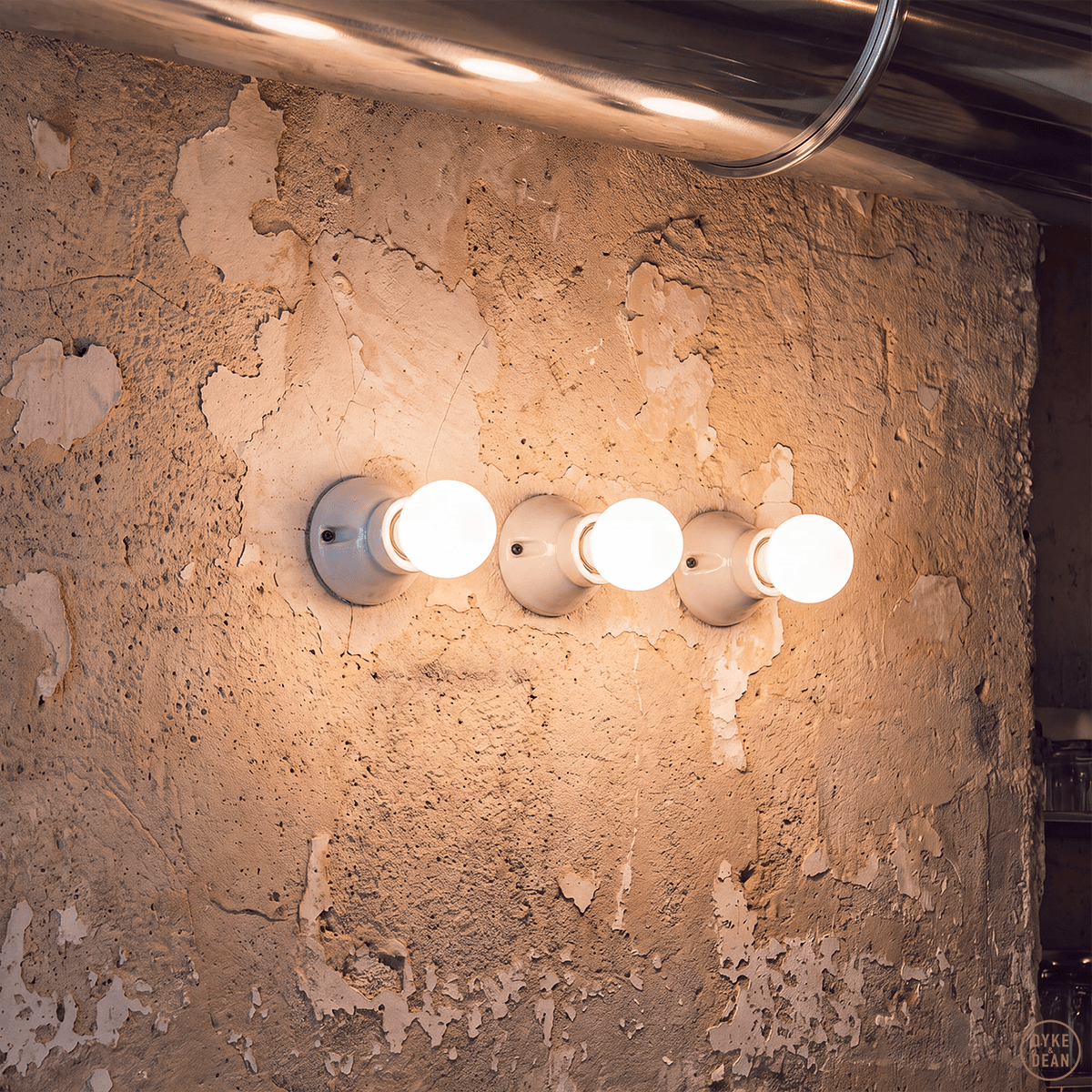 DYKE & DEAN FIXED SOCKET WHITE CERAMIC LAMP - DYKE & DEAN