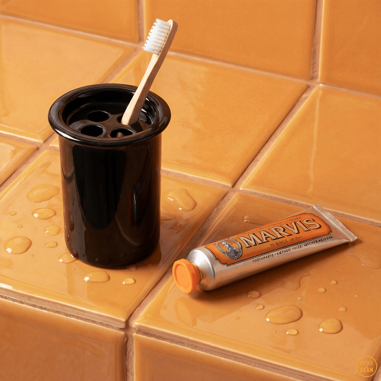 ENAMEL TOOTHBRUSH HOLDER BLACK OUTLET - DYKE & DEAN
