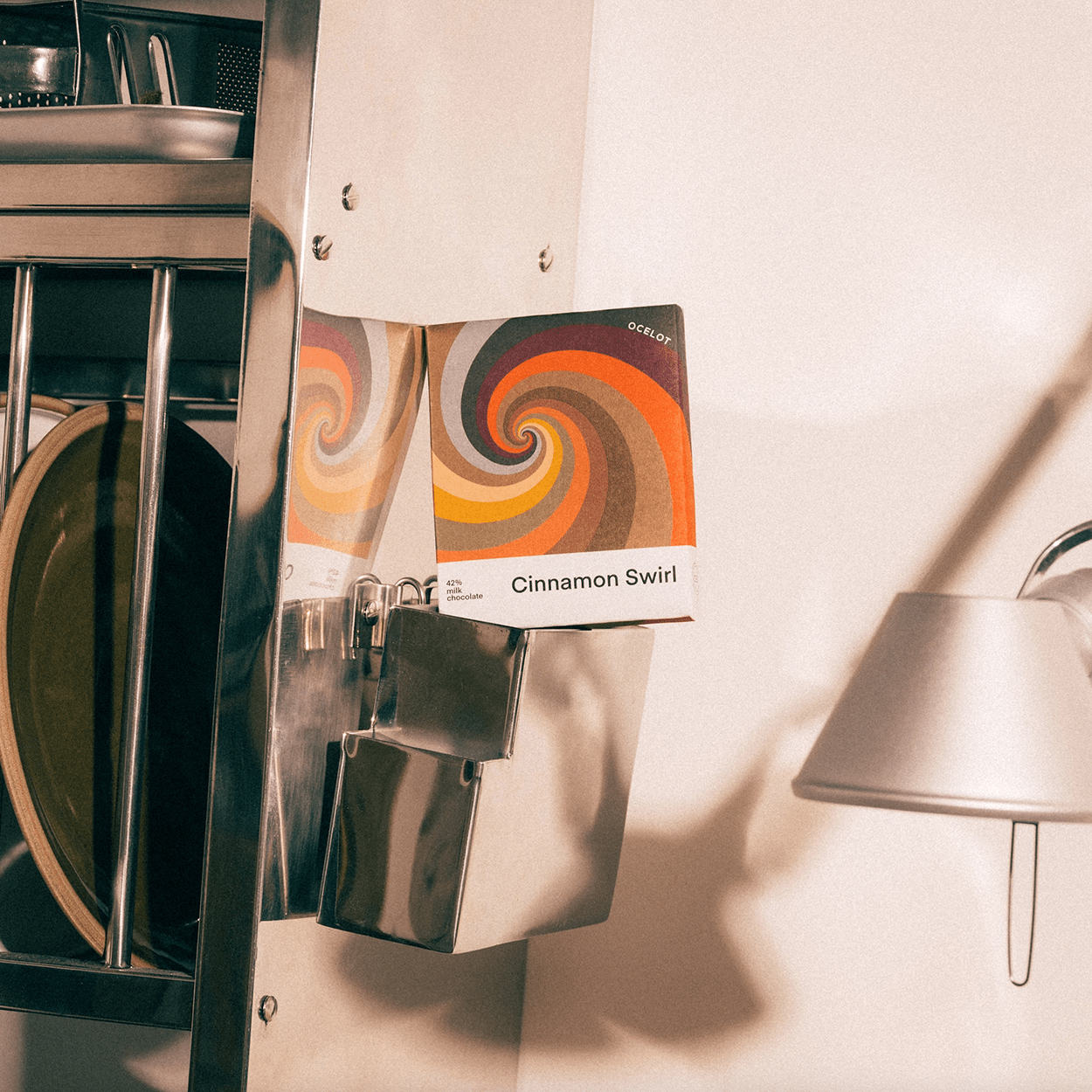 ORGANIC CINNAMON SWIRL 42% MILK CHOCOLATE BAR - DYKE & DEAN