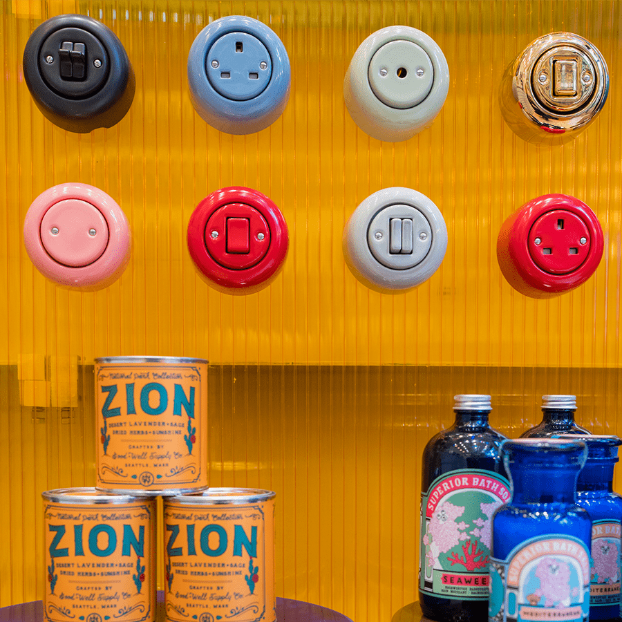 PORCELAIN KATY PATY COLONA ROUND SURFACE MOUNTED JUNCTION BOX VANILLA - DYKE & DEAN