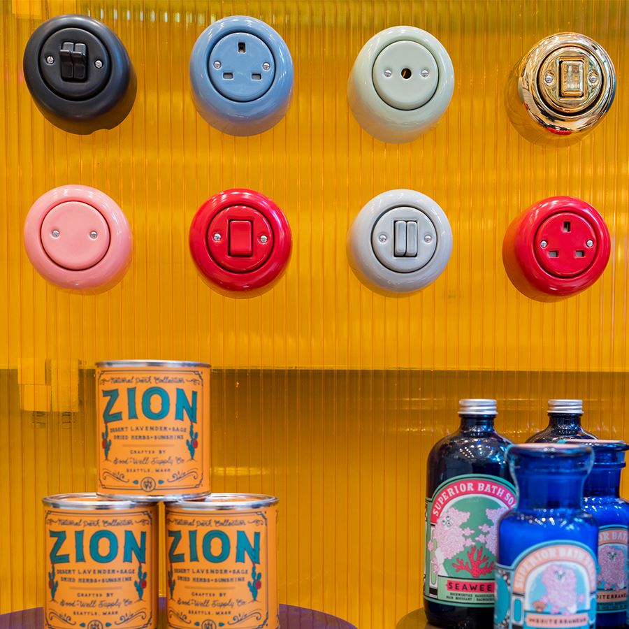 PORCELAIN KATY PATY COLONA ROUND SURFACE MOUNTED USA 15AMP SOCKET SKY BLUE - DYKE & DEAN