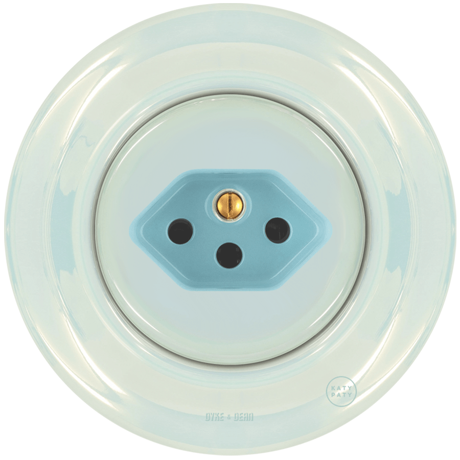 PORCELAIN WALL MOUNTED SWISS SOCKET CONCHA - DYKE & DEAN