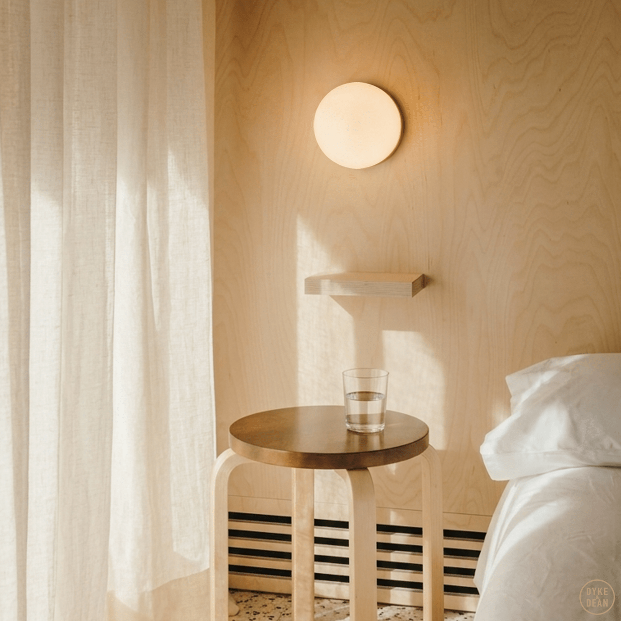 SPHERE LAMP WHITE BASE 200mm - DYKE & DEAN