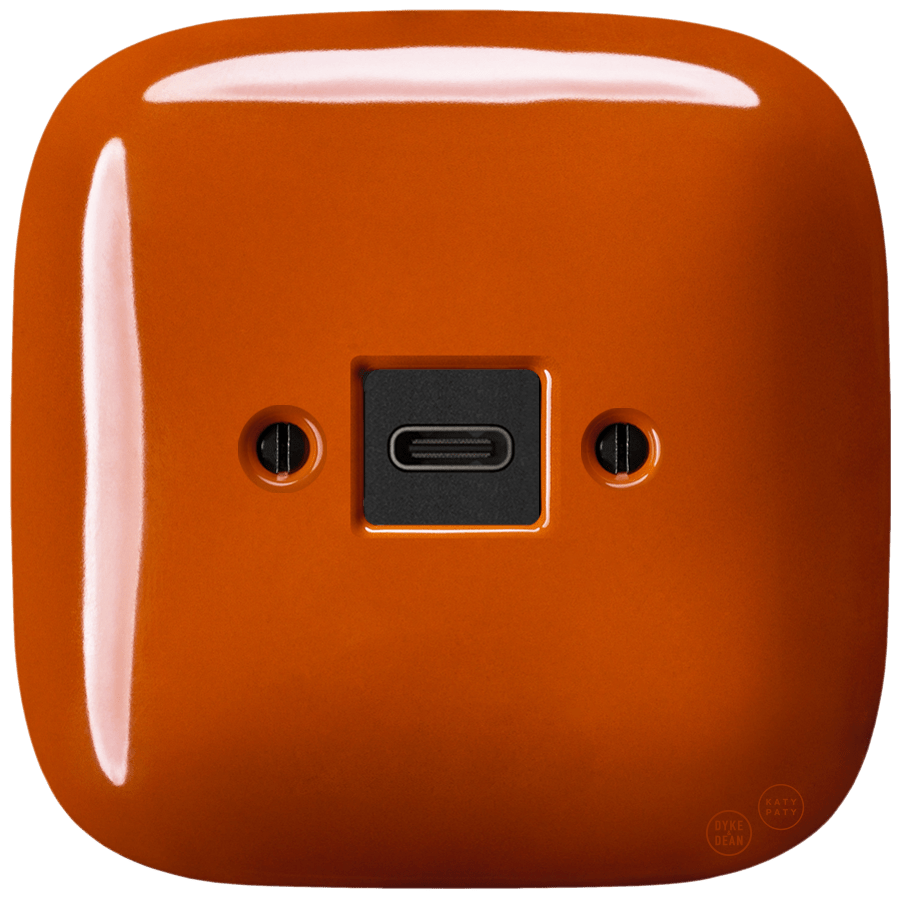 SQUARE PORCELAIN WALL SOCKET USB-C BRICK RED - DYKE & DEAN