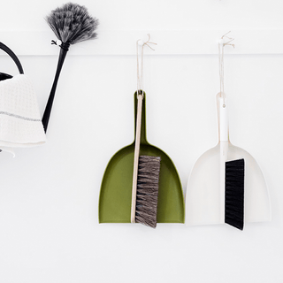 BLACK RECYCLED DUST PAN - UTILITY - DYKE & DEAN  - Homewares | Lighting | Modern Home Furnishings