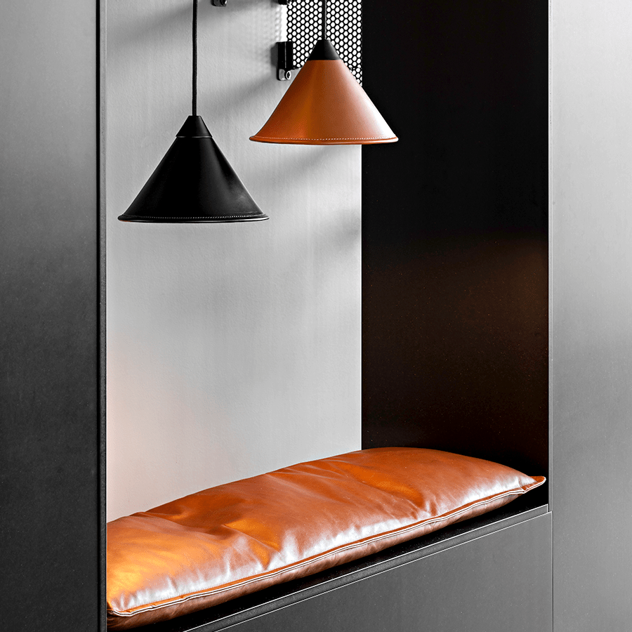 LEATHER CONE LAMP MONTANA - DYKE & DEAN